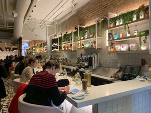 Bar Area at Fresh Kitchen & Juice Bar in Toronto