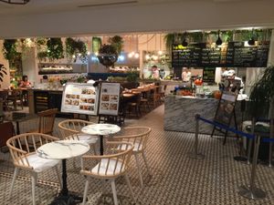 Seating (as seen from outside) at Mr. Farmer - Midtown Hibiya in Tokyo