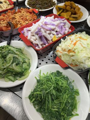 Buffet options  at Chéng 誠 - Lohas VLML - Songshan District in Taipei