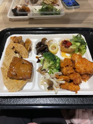Plate full for 158$ #Veganuary at Chéng 誠 - Lohas VLML - Songshan District in Taipei