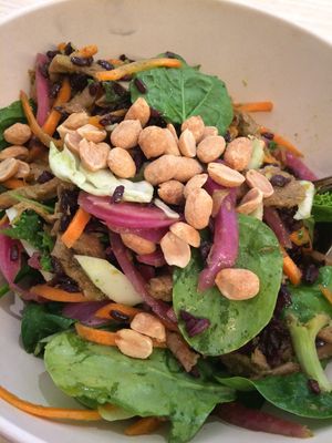 Delicious salad with vegan „pulled pork“ at LETT in Stockholm