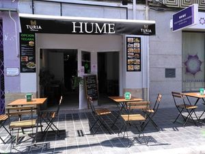 Vegan options at Hume Russafa in Valencia