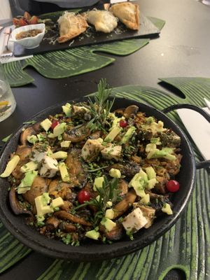 Paella y Empanadas - las empanadas están para chuparse los dedos😍 at Alvocat in Tarragona