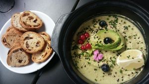 Hummus d'alvocat at Alvocat in Tarragona