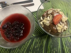 mousse chocolate de aguacate😍😍 y panna cotta de limón  at Alvocat in Tarragona