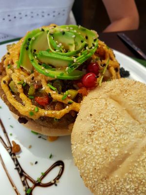 Hamburguesa d'espinacs at Alvocat in Tarragona