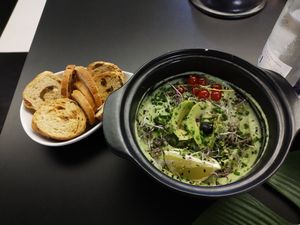 Hummus de aguacate y lima at Alvocat in Tarragona
