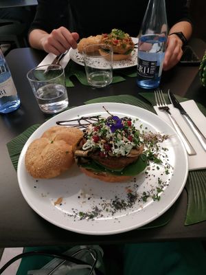 Hamburguesas at Alvocat in Tarragona