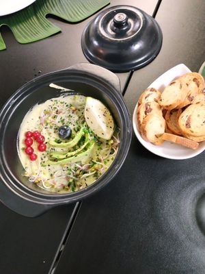 Avocado hummus at Alvocat in Tarragona