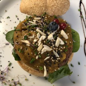 Hamburguesa at Alvocat in Tarragona