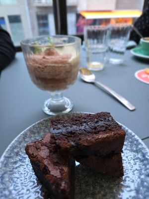 Brownie and chocolate mousse at CultuurCafé de Grote Post in Oostende