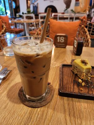 Delicious 😋 vegan Vietnamese ☕️ at Roots Plant-Based Cafe in Da Nang