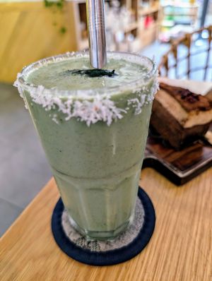 Green smoothie at Roots Plant-Based Cafe in Da Nang