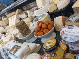 Auswahl an Käse aus dem Biomarkt Bocholt. Dauerhaft über 130 Käsesorten im Angebot. at Biomarkt Bocholt in Bocholt