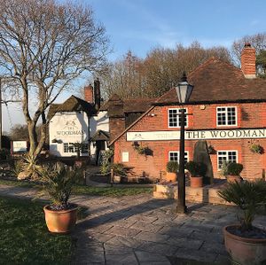 Exterior of pub at The Woodman in Sevenoaks
