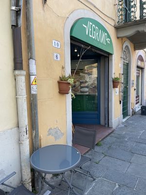 Outside  at Vegrano in Lucca