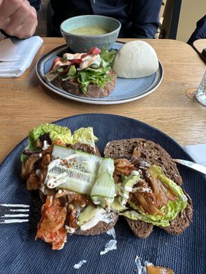 Dag special (avocado, kimchi, paddestoel), en Focus Triangle  at Focus Eten en Drinken in Arnhem