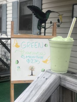 Kiwi and banana  at Hummingbird Hover in Forrest City