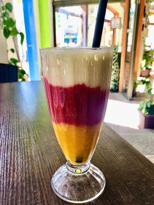 Mango, kiwi, guava and pineapple juice at Papaya in Aqaba