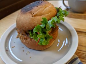 Vegan burger at Newtree Café in Lyon