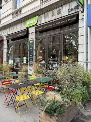   at Newtree Café in Lyon