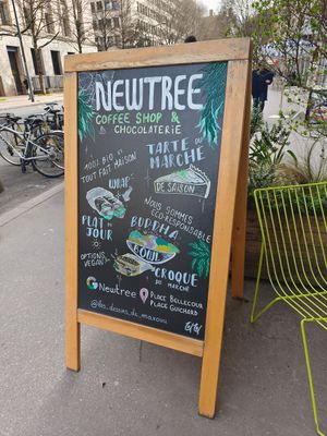  at Newtree Café in Lyon