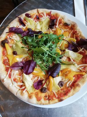 Artichoke pizza at Plads'n in Copenhagen