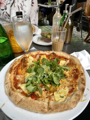 A perfect pizza with pineapple and tofu 😍🤤 at Plads'n in Copenhagen