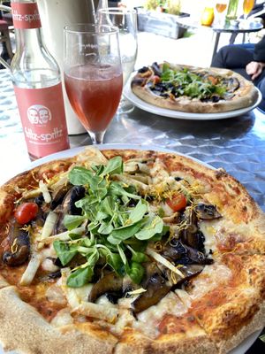 A perfect pizza with mushrooms 🤤🤤🤤 at Plads'n in Copenhagen