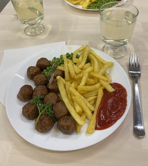 Boulettes, petits pois et frites   at IKEA in Aubonne