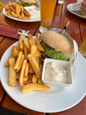 Vegan mushroom burger with fries and vegan chilli mayo   at Störtebeker Braugasthaus in Greifswald