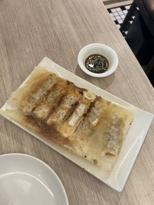 Pan fried truffle & vegetable dumplings 🥟   at Hi-Lai Vegetarian 漢來蔬食 in Taipei
