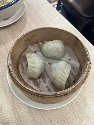 Steamed bok choy dumpling  at Hi-Lai Vegetarian 漢來蔬食 in Taipei