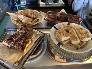 The cinnamon roll and rhubarb/nut slice are vegan at Rabarber in Utrecht