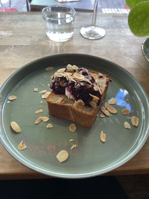 Brioche with cream and blackberry jam: tasty  at Rabarber in Utrecht