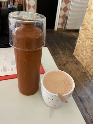 Tapwater (for free) and hot cocoa with oatmylk (tasty, but unfortunately served in a handleless mug at Rabarber in Utrecht