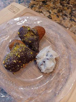 Cannotchos (Cannoli Nachos) at Golden Dinosaurs in Gulfport