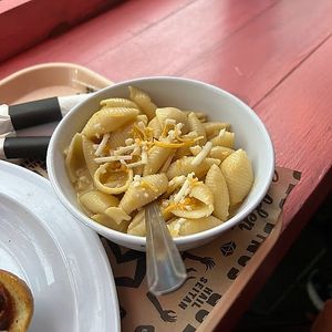 mac and cheese at Golden Dinosaurs in Gulfport