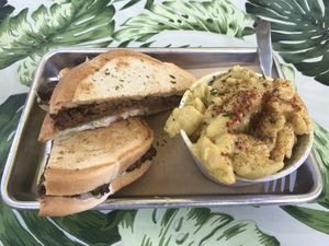 Buffalo Seiten sandwich & mac and cheese  at Golden Dinosaurs in Gulfport