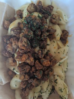 Buffalo Mac 'n cheese bowl at Golden Dinosaurs in Gulfport