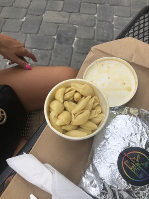 Mac n chz at Golden Dinosaurs in Gulfport