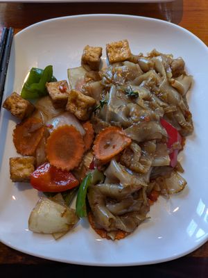 Tofu drunken noodle at Thai9 in Lincoln