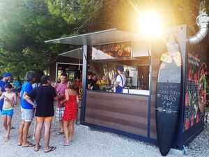 Vegan and vegetarian organic street food at BioMania Street Food in Bol