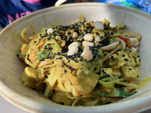Surf n wok bowl at BioMania Street Food in Bol