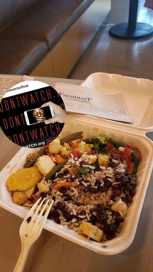 Combo vegano. Arroz blanco, habichuelas negras, vegetales y tofu. at Freshmart Carolina in Carolina