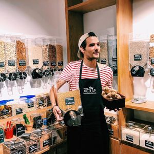 Descubre el placer de hacer las compras a granel. No te preocupes, es más fácil que piensas! at XOC'OLIVE in Barcelona