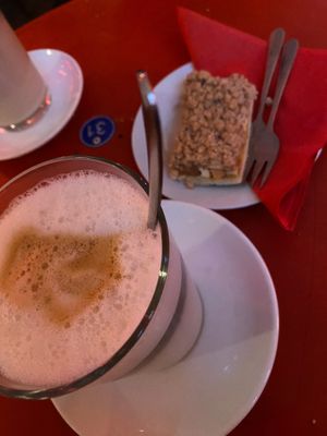  at Neue Republik Reger in Berlin