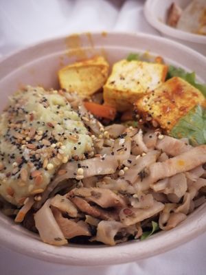 Saint Boll (tofu et houmous de pois cassé) 💚 #Veganuary at Boll N Roll in Tours