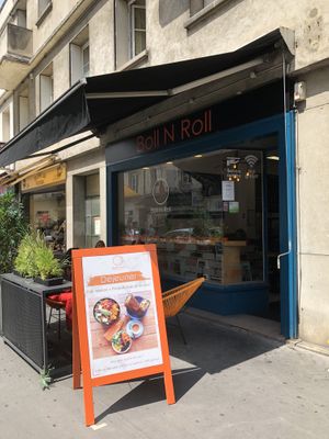 La devanture du restaurant  at Boll N Roll in Tours