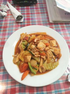 Sweet and sour vegetables at May Kaidee in Bangkok